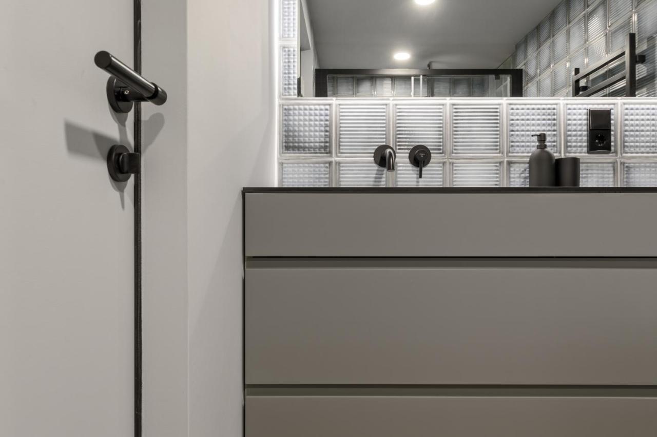 Ivis House Modern Apartment In Vilnius Old Town With Balcony 빌뉴스 외부 사진